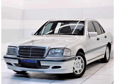 Mercedes-Benz C-180