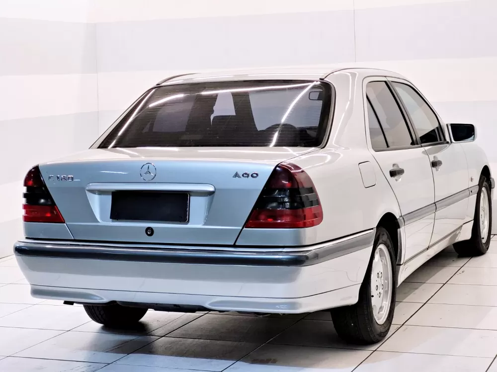 Mercedes-Benz C-180