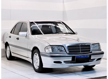 Mercedes-Benz C-180